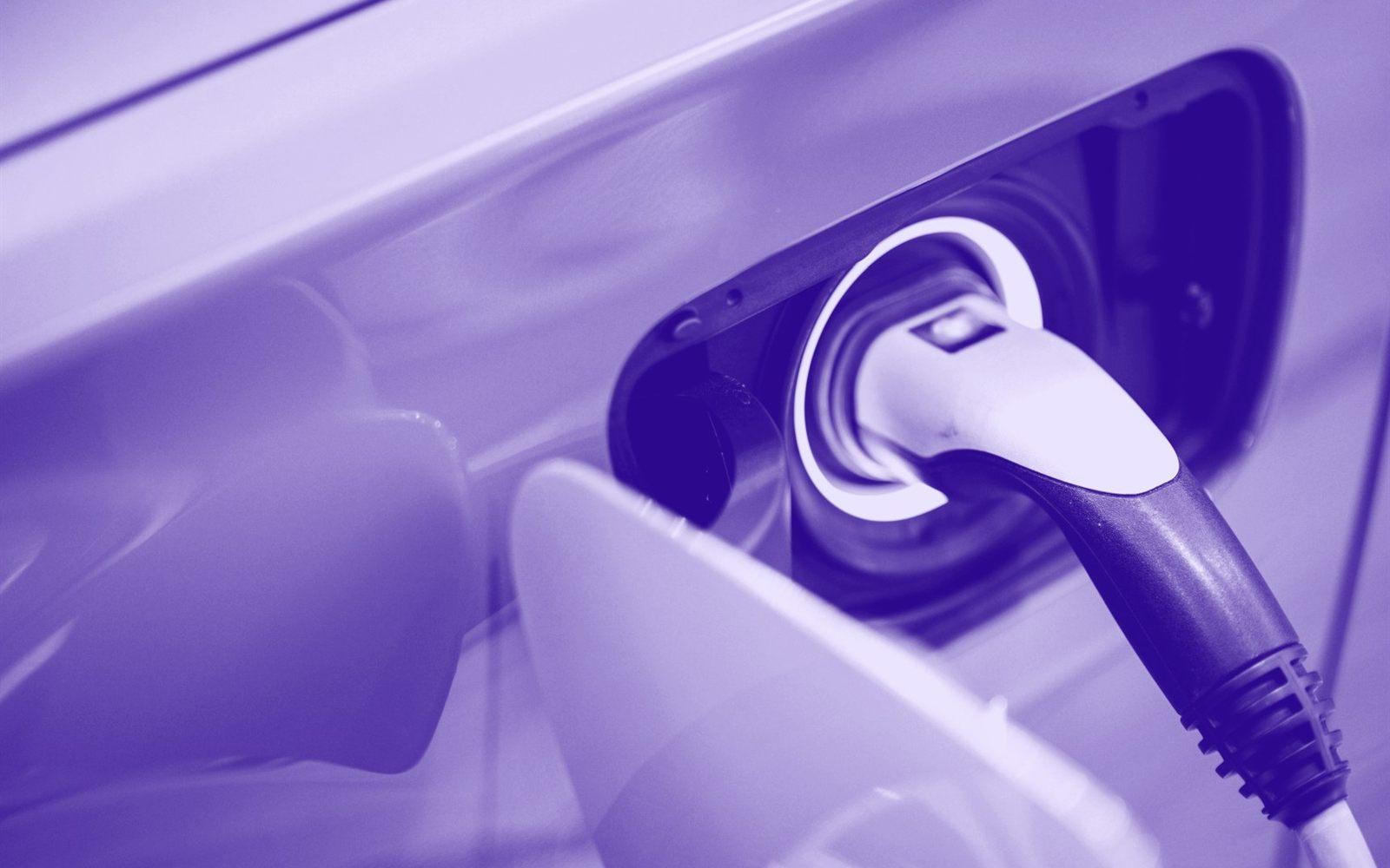 Surtidor de hidrógeno en tono violeta